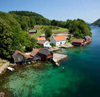 Hytte ved fjorden