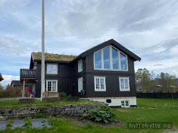 Klikk for stort bilde av 'Stort hus på Oppdal'