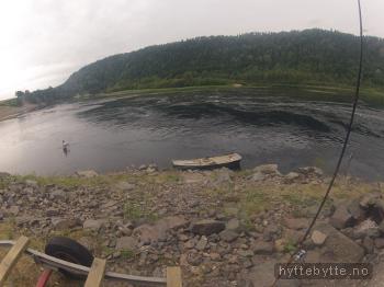 Klikk for stort bilde av 'hytte ved lakselva numedalslågen eget fiskevald '