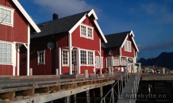Klikk for stort bilde av 'Sjøhus, rorbu med flytekai. Høy standard.'