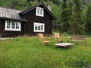 Klikk for stort bilde av 'Koselig, m/ fiske, kano, sykler,'