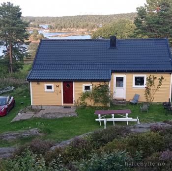 Klikk for stort bilde av ' Hytte ved sjøen, mellom Kristiansand og Lillesand'